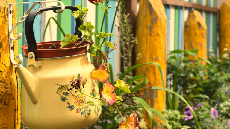 Gartendeko aus recycelten Materialien