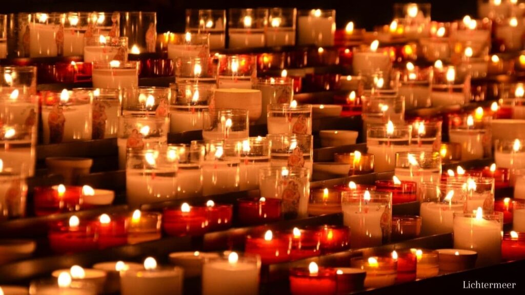 Lichtermeer aus Kerzen